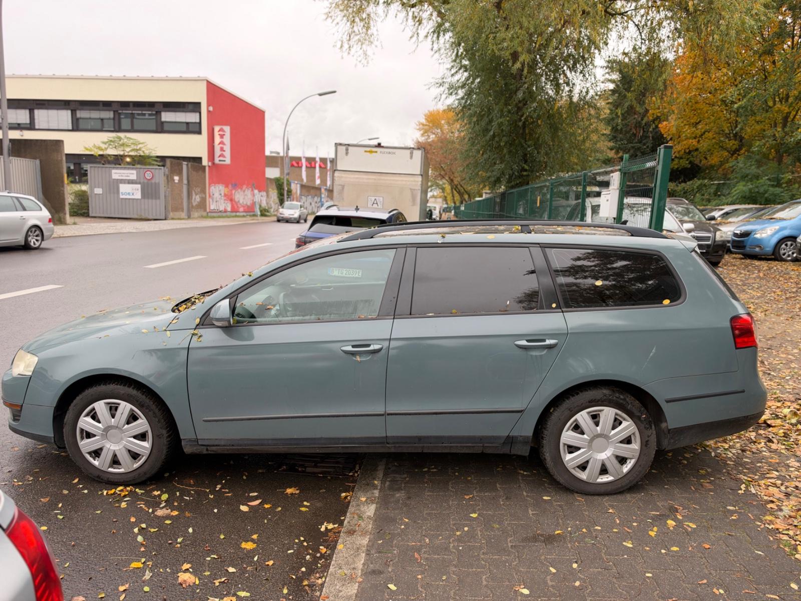 Volkswagen Passat 2009 — вигляд ззаду