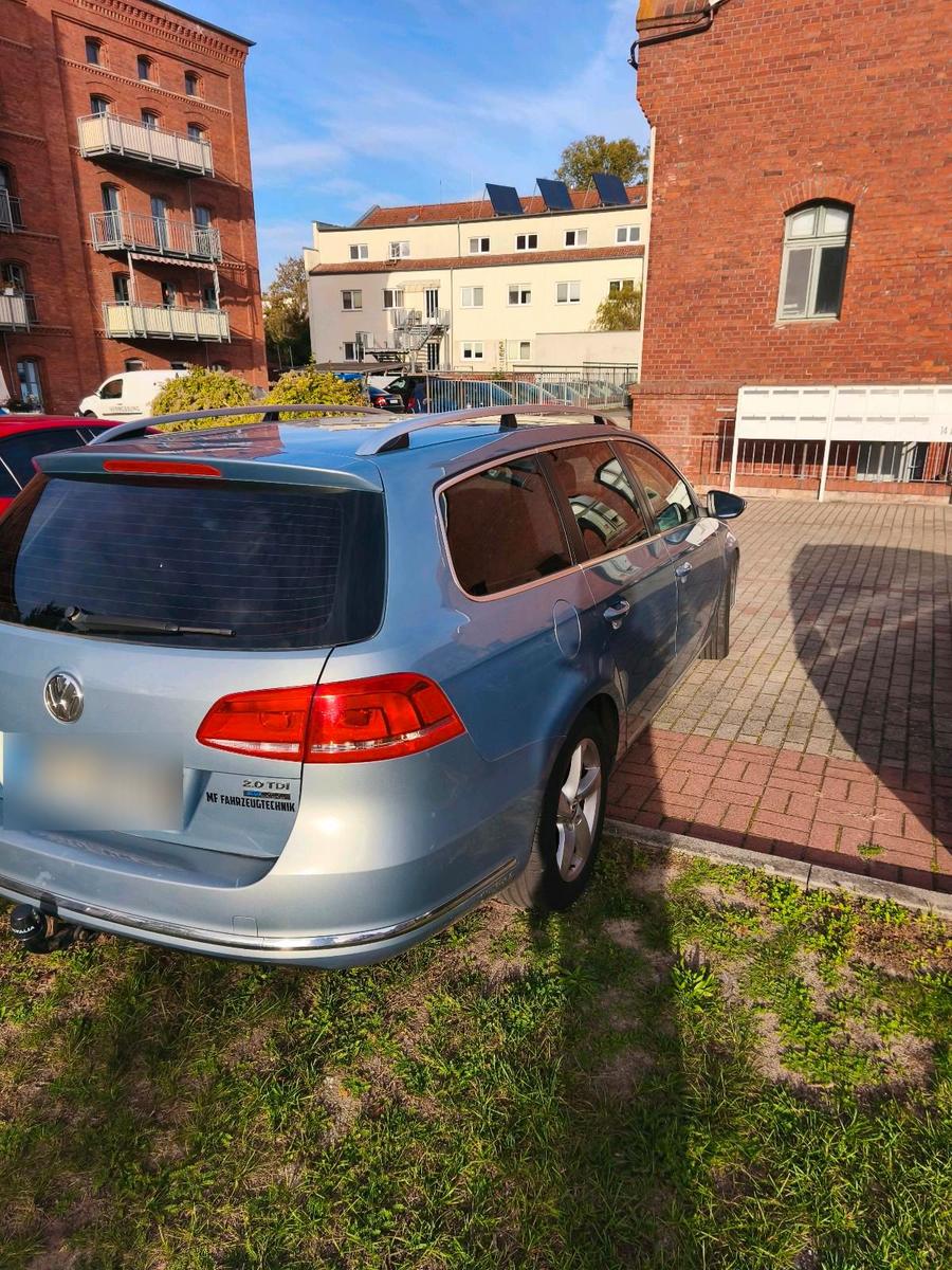 Volkswagen Passat 2011 — engine 140 HP (103kW)