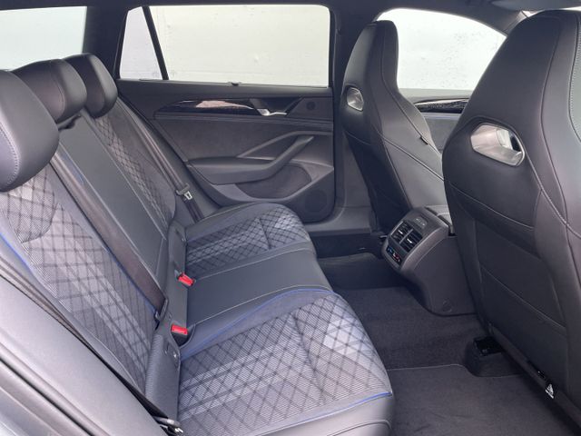 Passat R-Line 1.5 TSI eHybrid DSG HUD/AHK/360°Ka