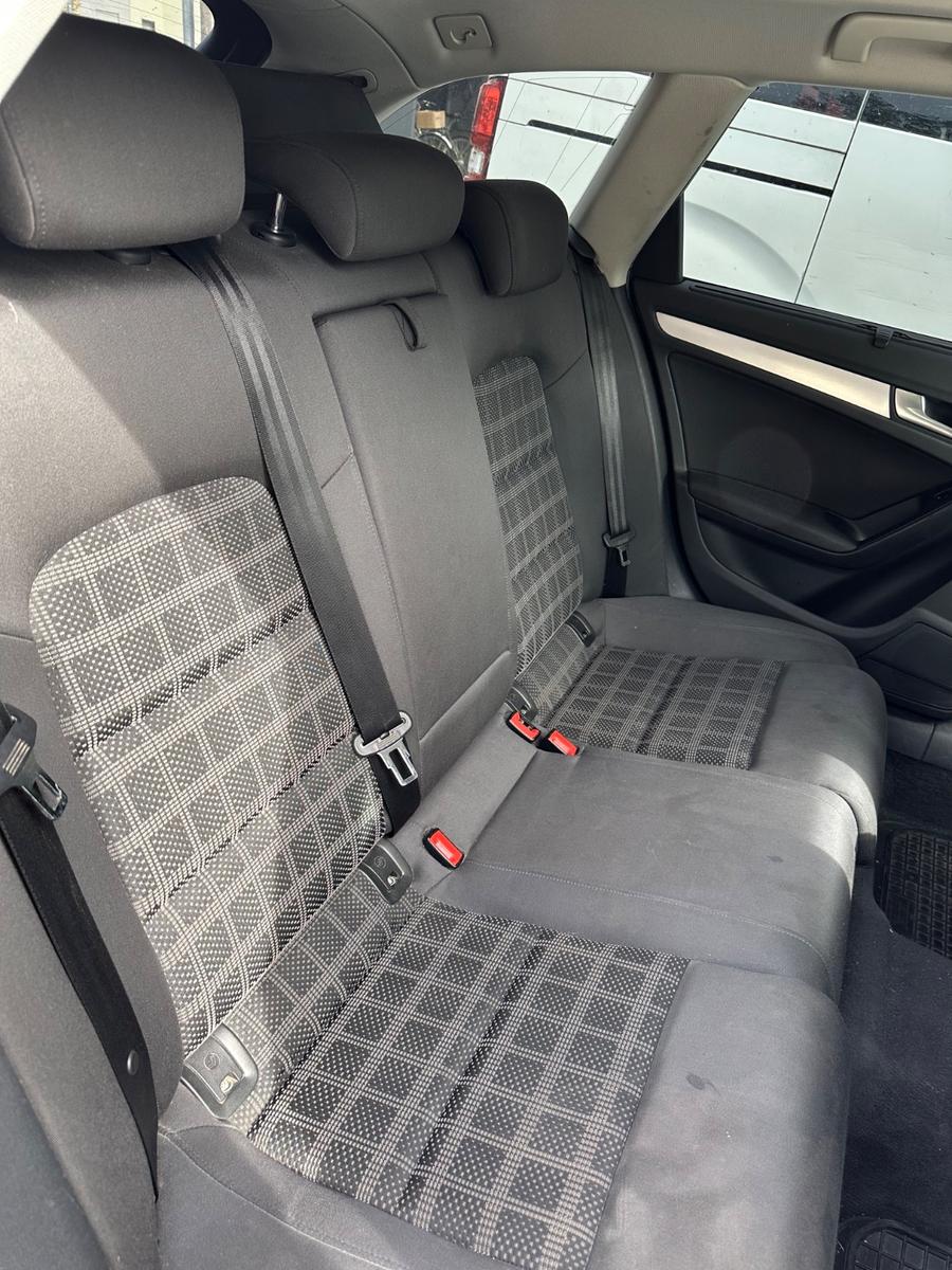 Audi A4 2011 — photo 10