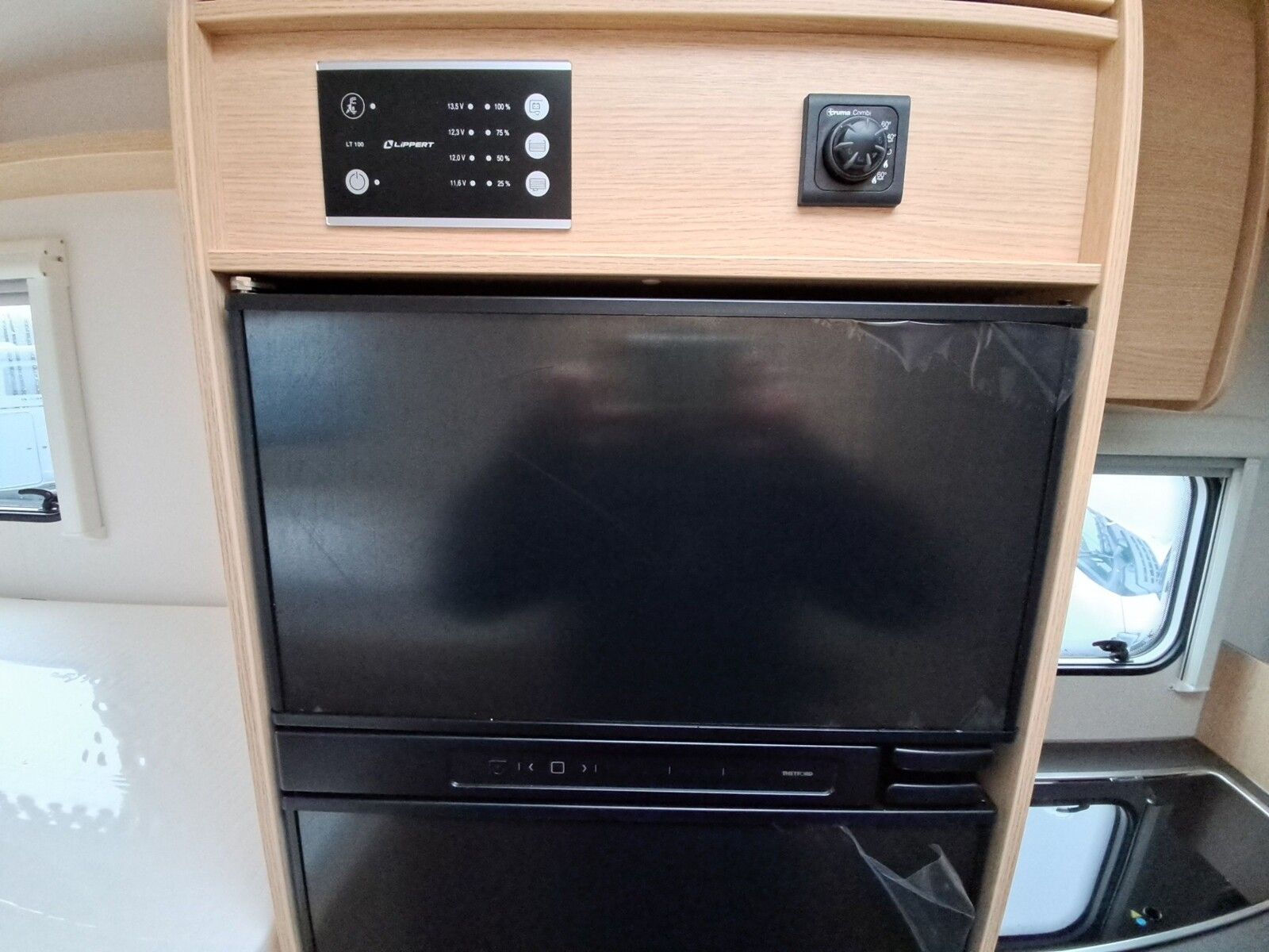 Fahrzeugabbildung Sunlight Sub TS 67 Premiere Deal, Markise, Fahrradträger