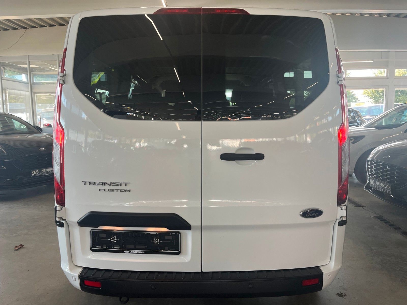 Fahrzeugabbildung Ford Transit Custom L2 TREND 9-Sitzer Klima CAM STDHZ