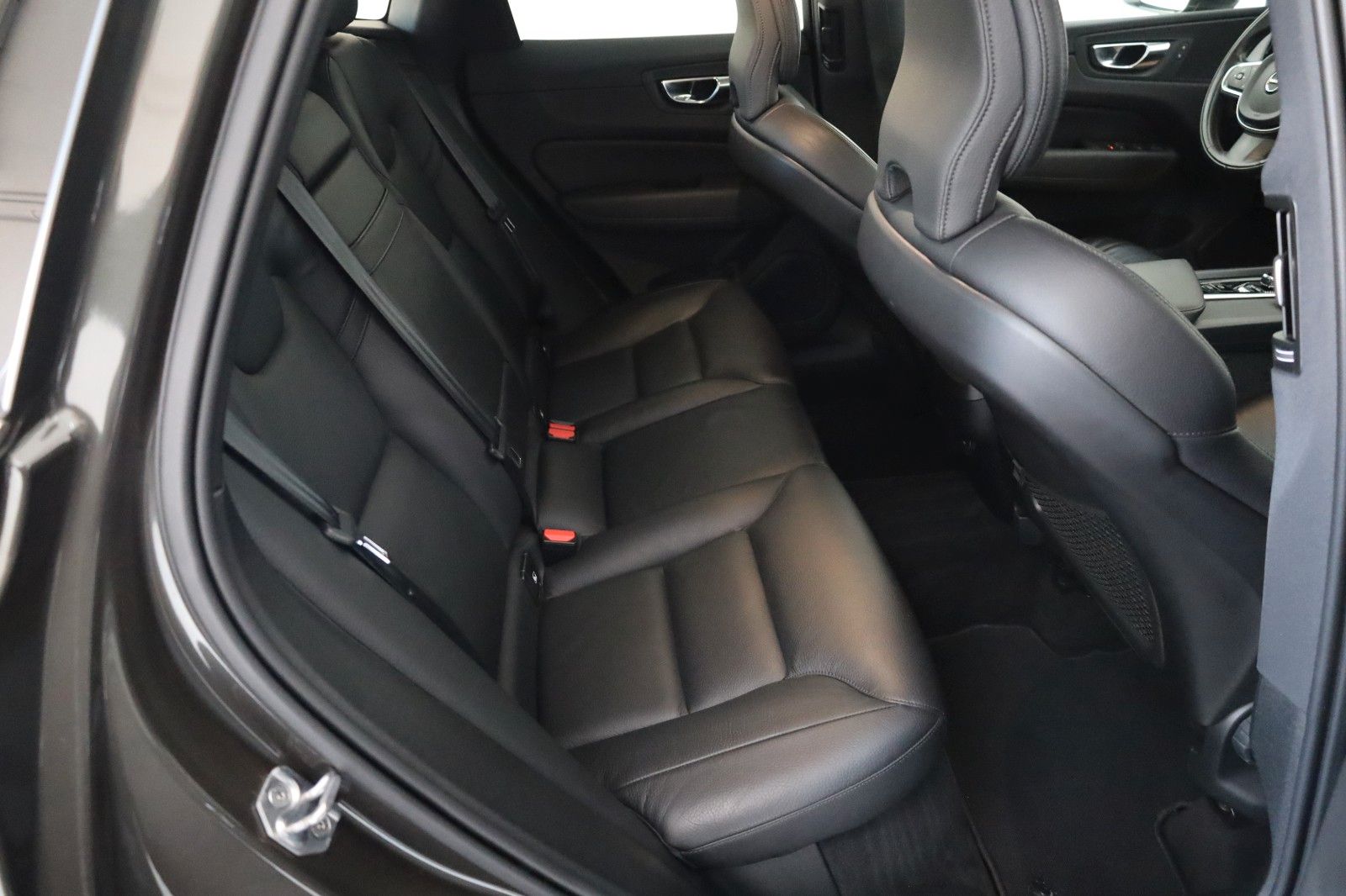 Fahrzeugabbildung Volvo XC60 D4 MomentumPro,Leder,Navi,LED,Kamera,SH,PDC