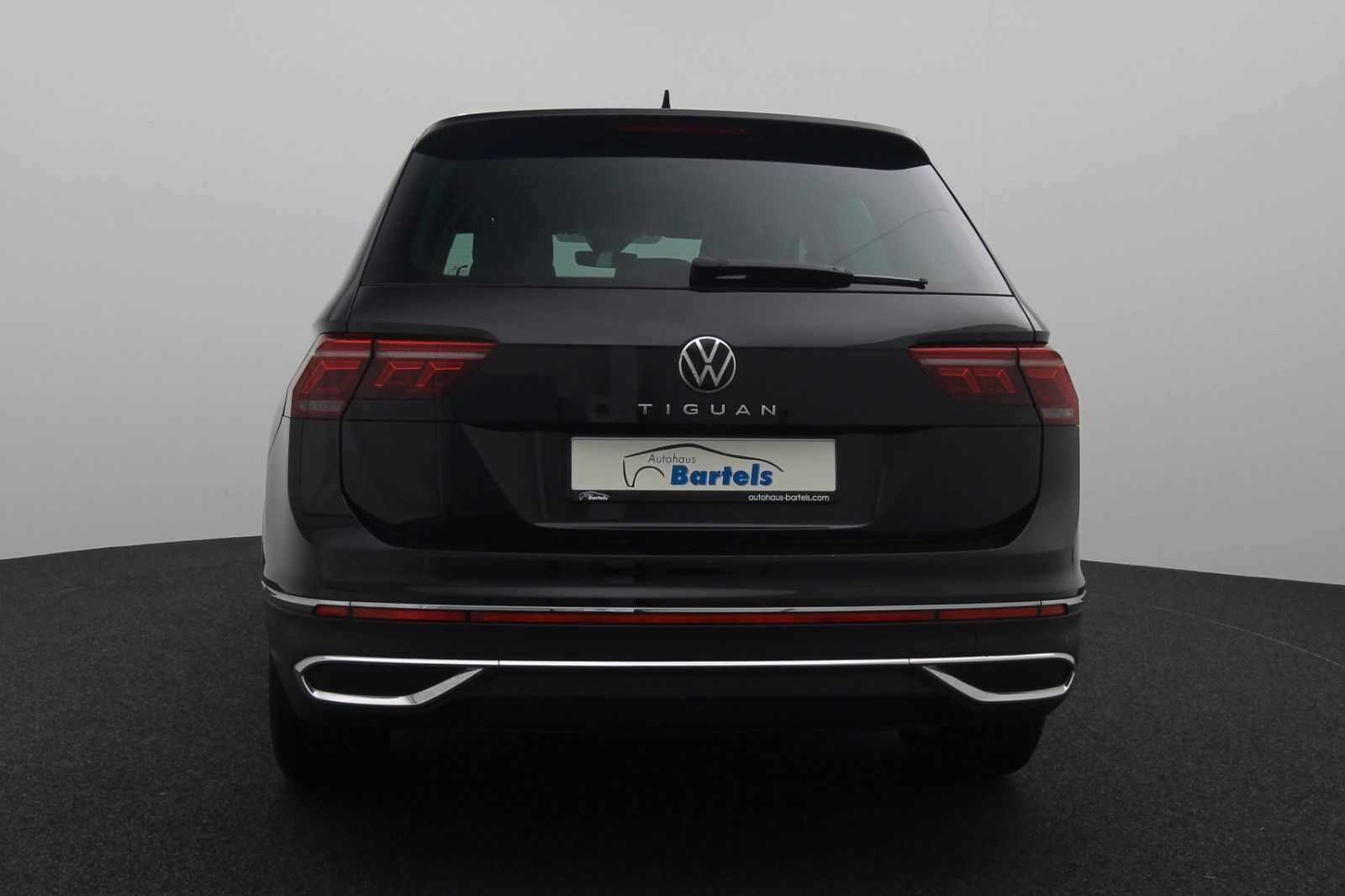 Fahrzeugabbildung Volkswagen Tiguan Elegance 2.0 ACC Matrix AHK