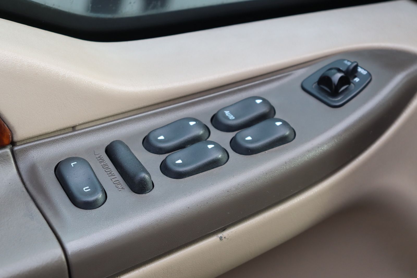 Fahrzeugabbildung Ford Excursion * HU/AU 02.26 * Sitzhzg. * Rückfahrk.