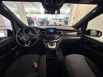 Mercedes V 220 - 12