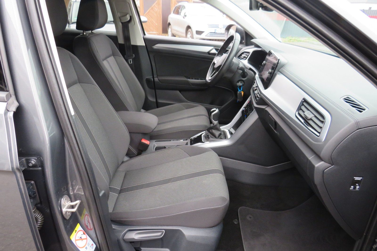 Fahrzeugabbildung Volkswagen T-Roc Life NAVI ACC SITZH. LED APP-CON. 1.H
