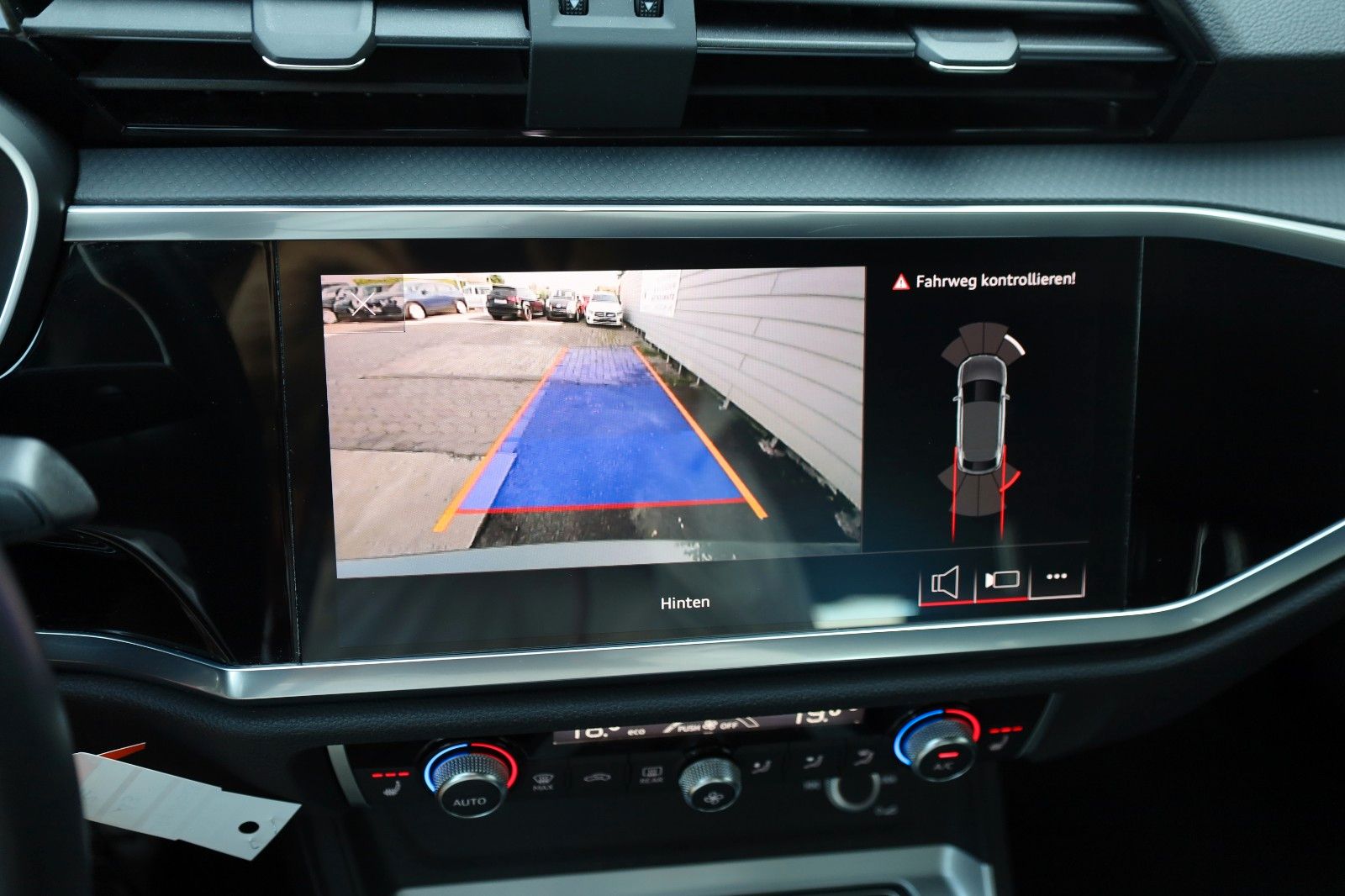 Fahrzeugabbildung Audi Q3 35 TDI quattro Sportback Navi,LED,Kamera,SH