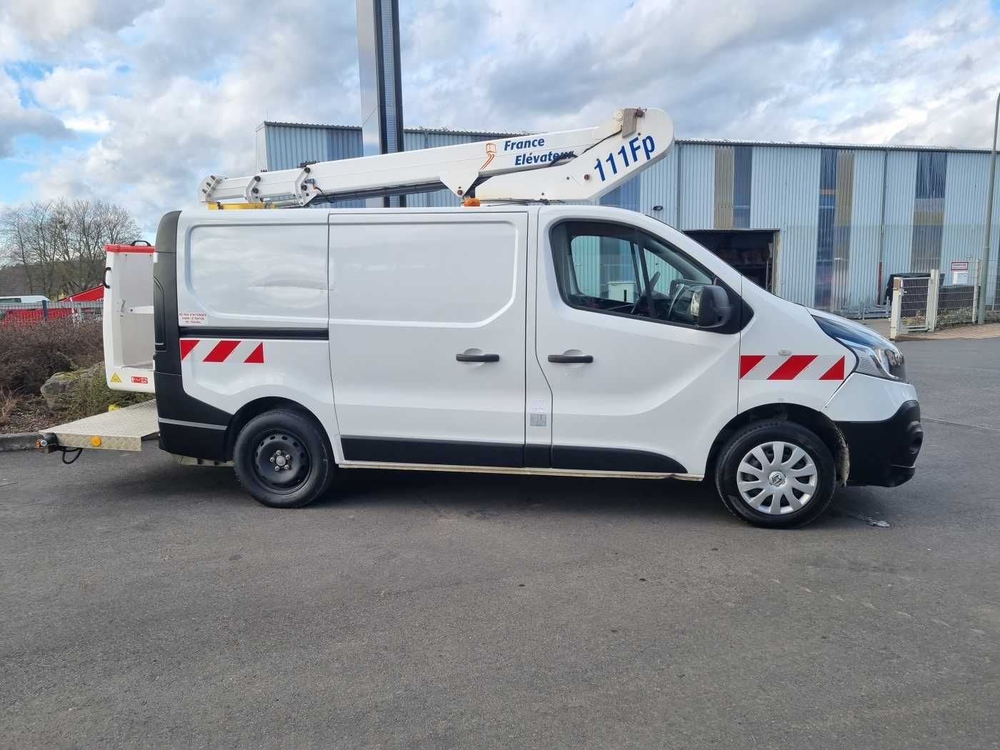 Fahrzeugabbildung Renault Trafic dCi 120 L1H1 / France Elavateur 10,6m