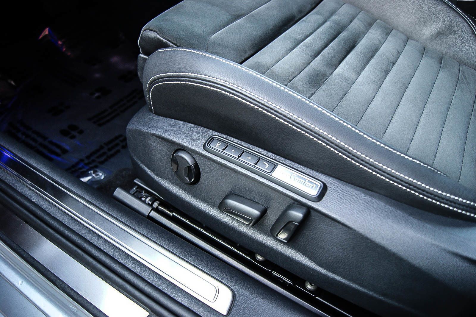 Fahrzeugabbildung Volkswagen Passat Variant 2.0 TDI Elegance VIRTUAL MATRIX