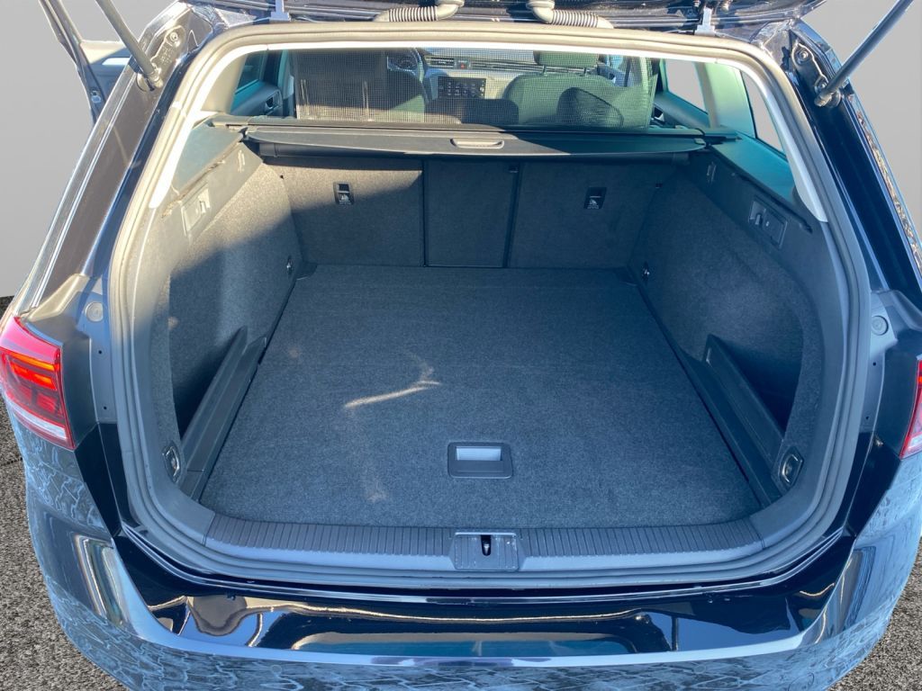 Fahrzeugabbildung Volkswagen Passat Variant 1.5 TSI DSG Navi,LED,SH,ACC,PDC
