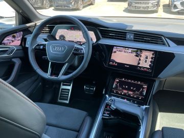 Audi Q8 e-tron - 8