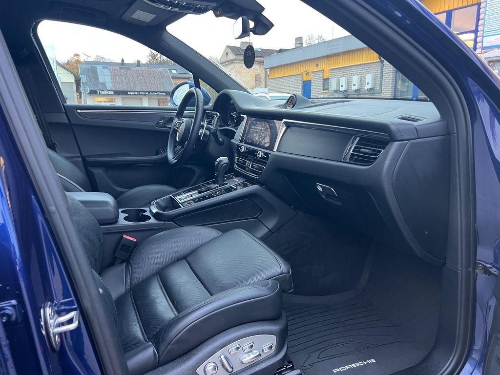 PORSCHE Macan 2023