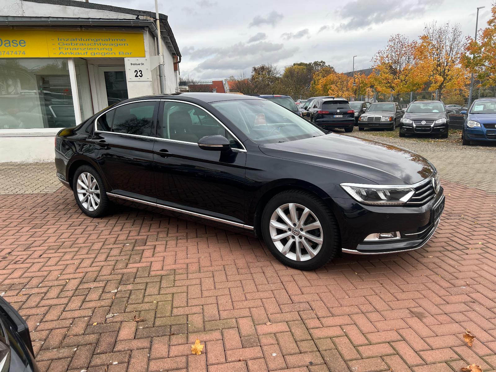 Volkswagen Passat Lim. Highline DSG*LED*Leder*Massage*AHK*