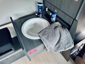 Fahrzeugabbildung Ford F-Max LUX LIVING - "Willkommen Zuhause!"