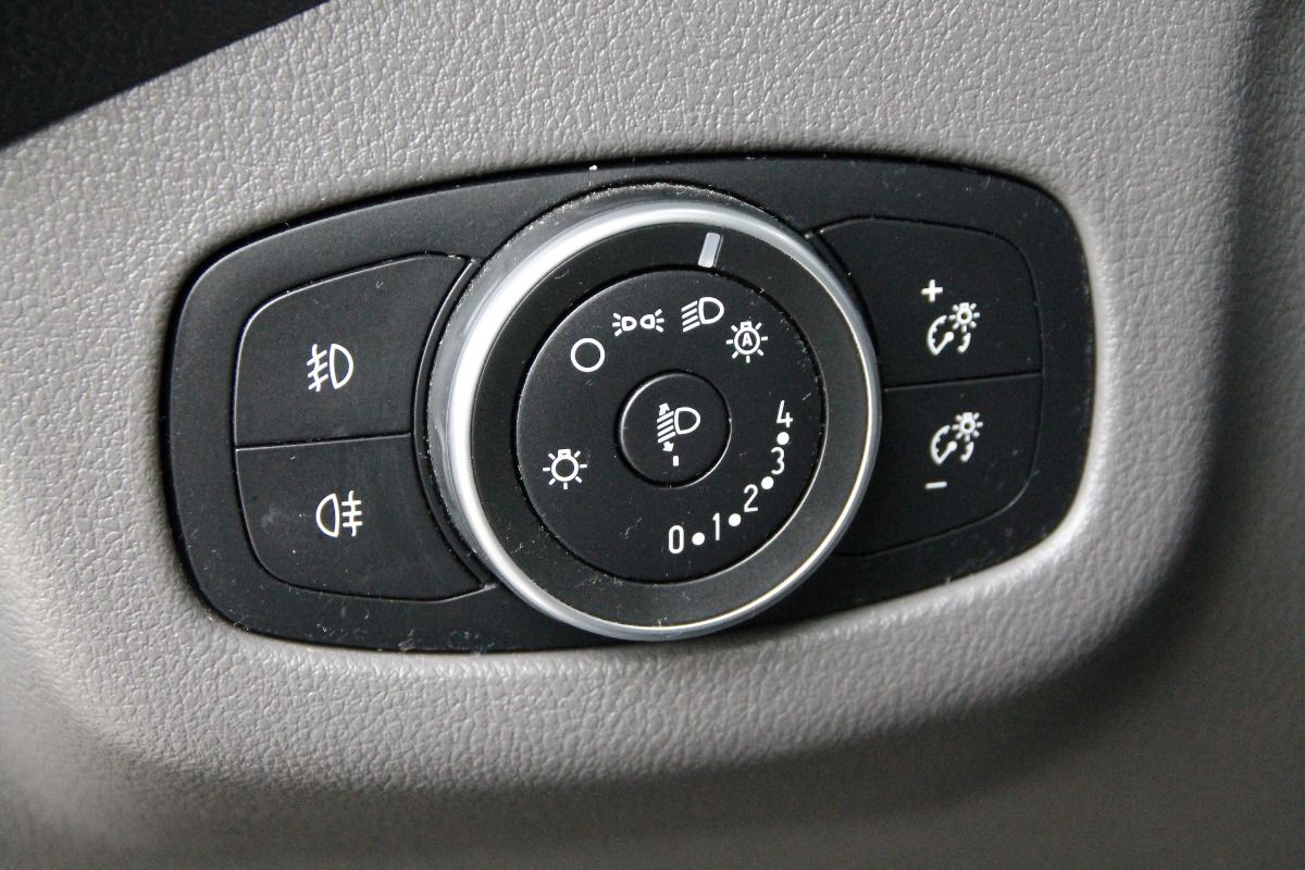 Fahrzeugabbildung Ford Tourneo Connect (CHC) Titanium