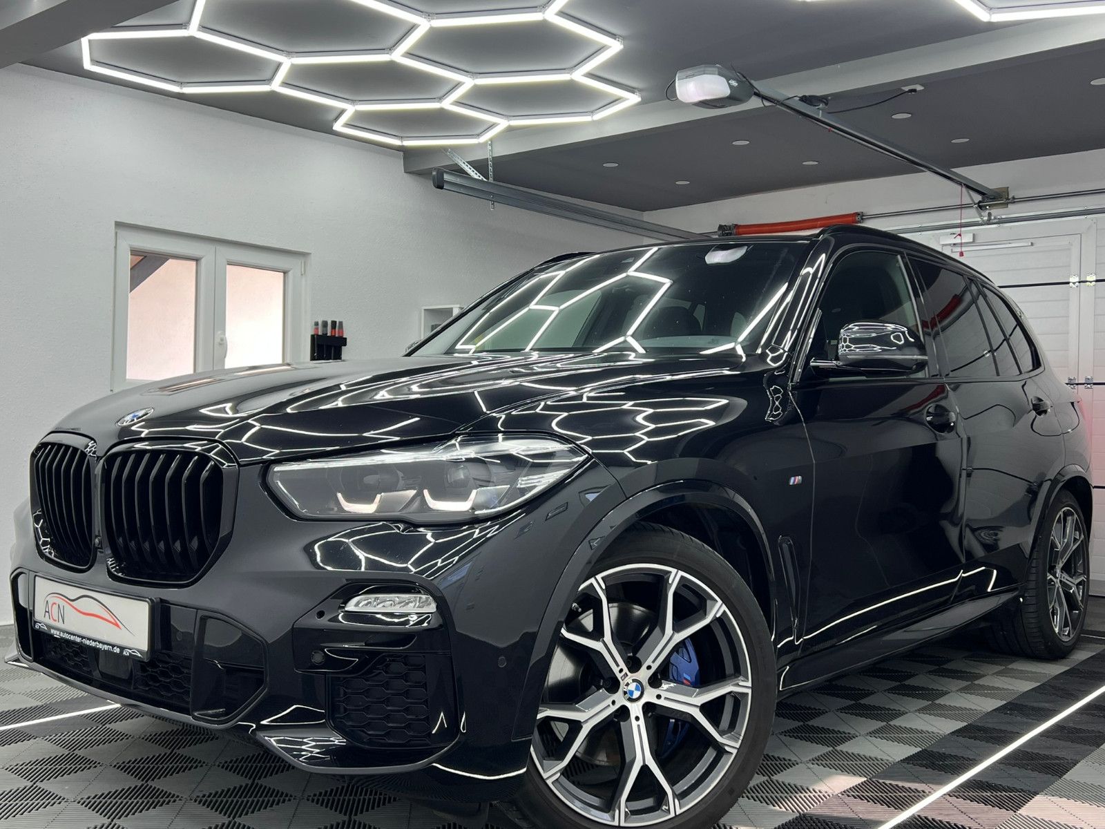 Fahrzeugabbildung BMW X5 xDrive 30 d M SPORT/DAB/AHK/ACC/360*/7-SITZER