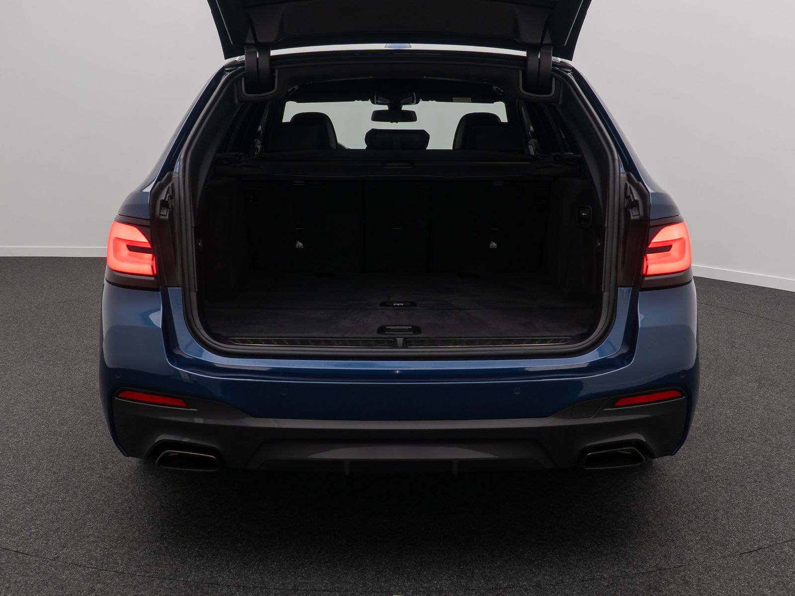 Fahrzeugabbildung BMW 530d M Sport DAB H/K Kamera Alarm Komfort 19Zoll