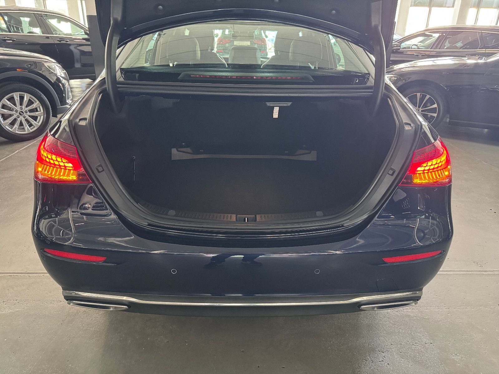 Fahrzeugabbildung Mercedes-Benz E 450 4MATIC 9G-TRONIC 2X AVANTGARDE FACELIFT