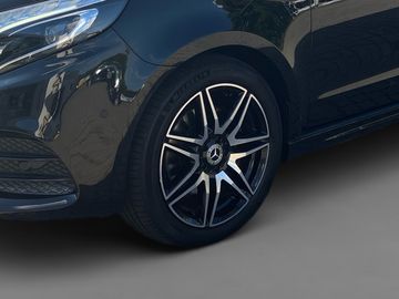 Mercedes V 220 - 11