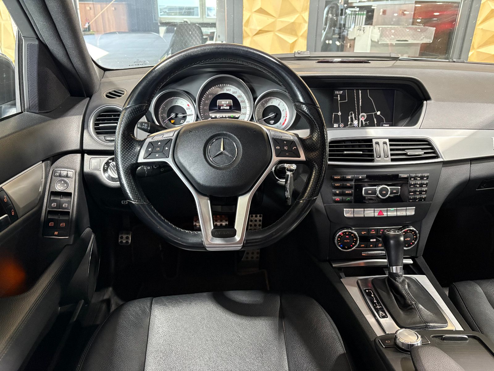 Fahrzeugabbildung Mercedes-Benz C 350 T-Modell CGI BlueEfficiency/PANO/NAVI/SHZ/