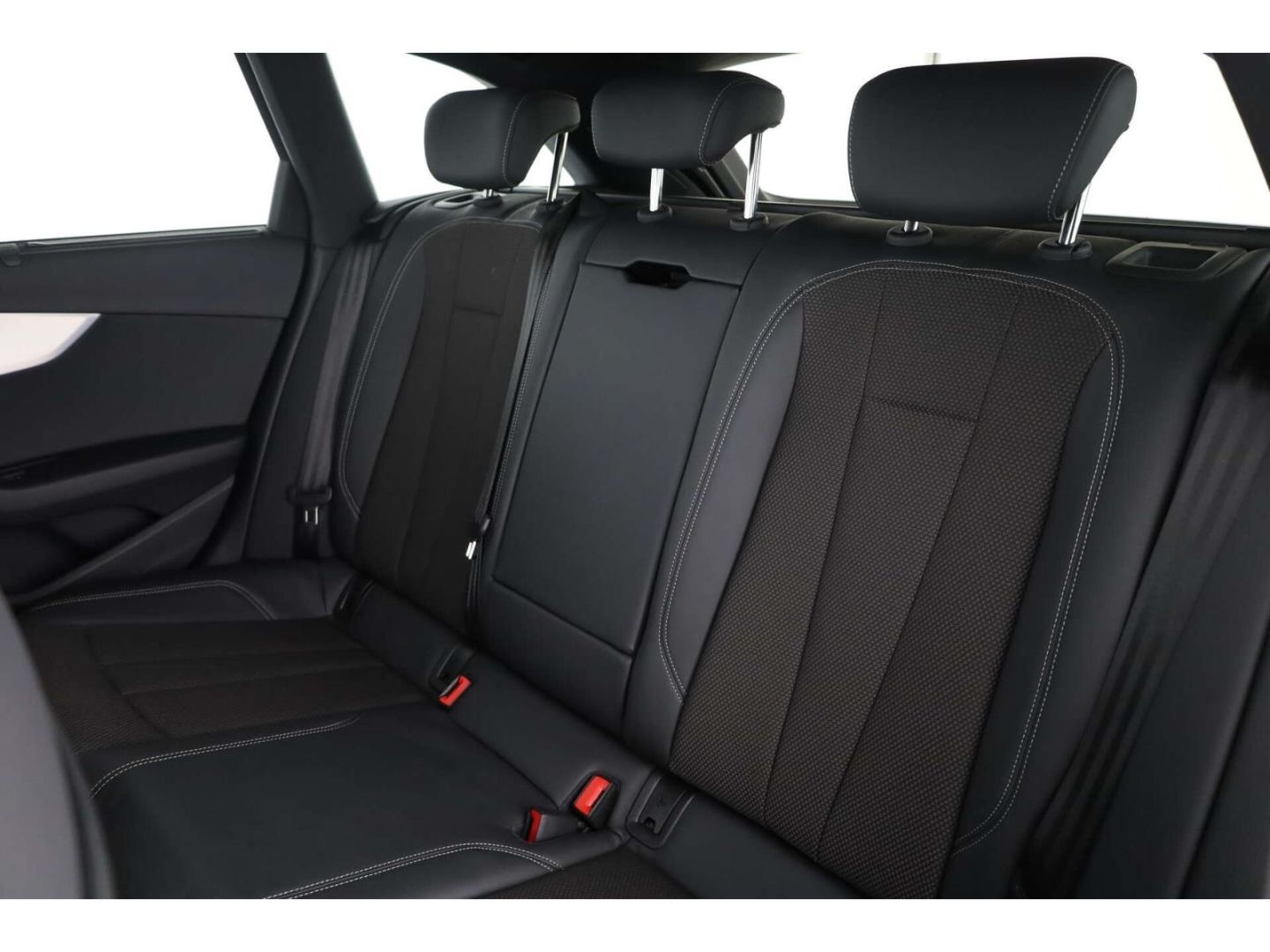 Audi A4 Avant 45 TFSI quattro S line competition plus foto 11
