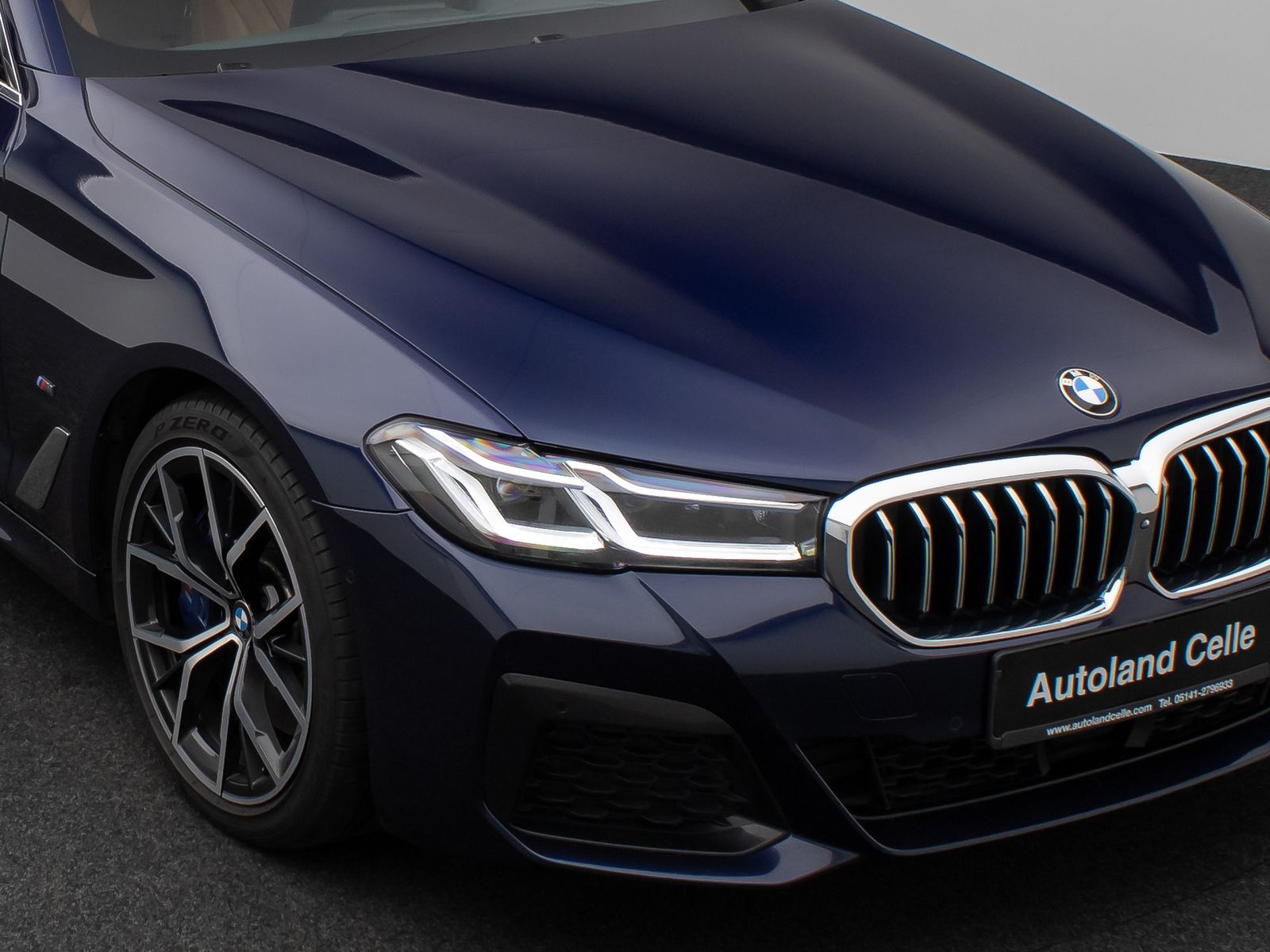 Fahrzeugabbildung BMW 530d M Sport Panorama 360°Laser HUD HiFi SoftCL