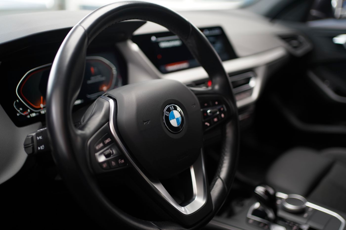 Fahrzeugabbildung BMW 118iA Advantage +LiveCockpitProf+Multi-Sport-Len