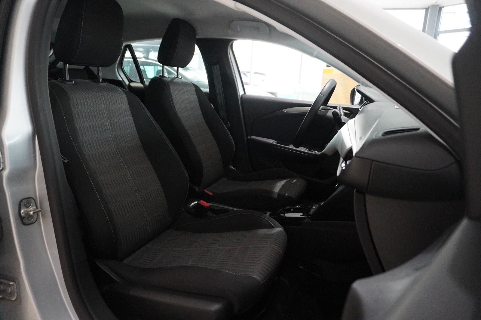 Fahrzeugabbildung Opel Corsa-e F EDITION 7KW NAVI/VIRT/TEMP/DAB/WÄRMEP.