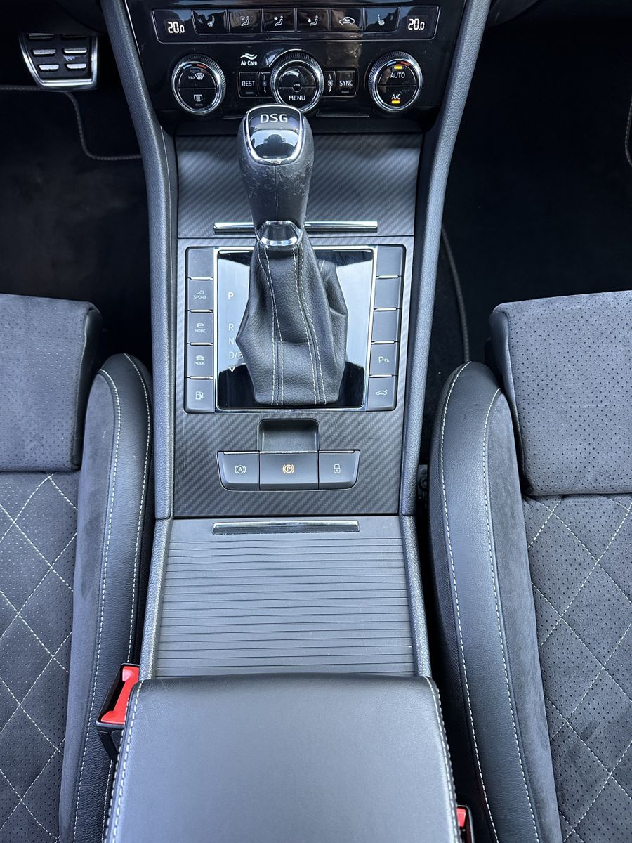 Fahrzeugabbildung SKODA Superb Combi iV 1.4 TSI DSG Sportline NAV+LED+VC