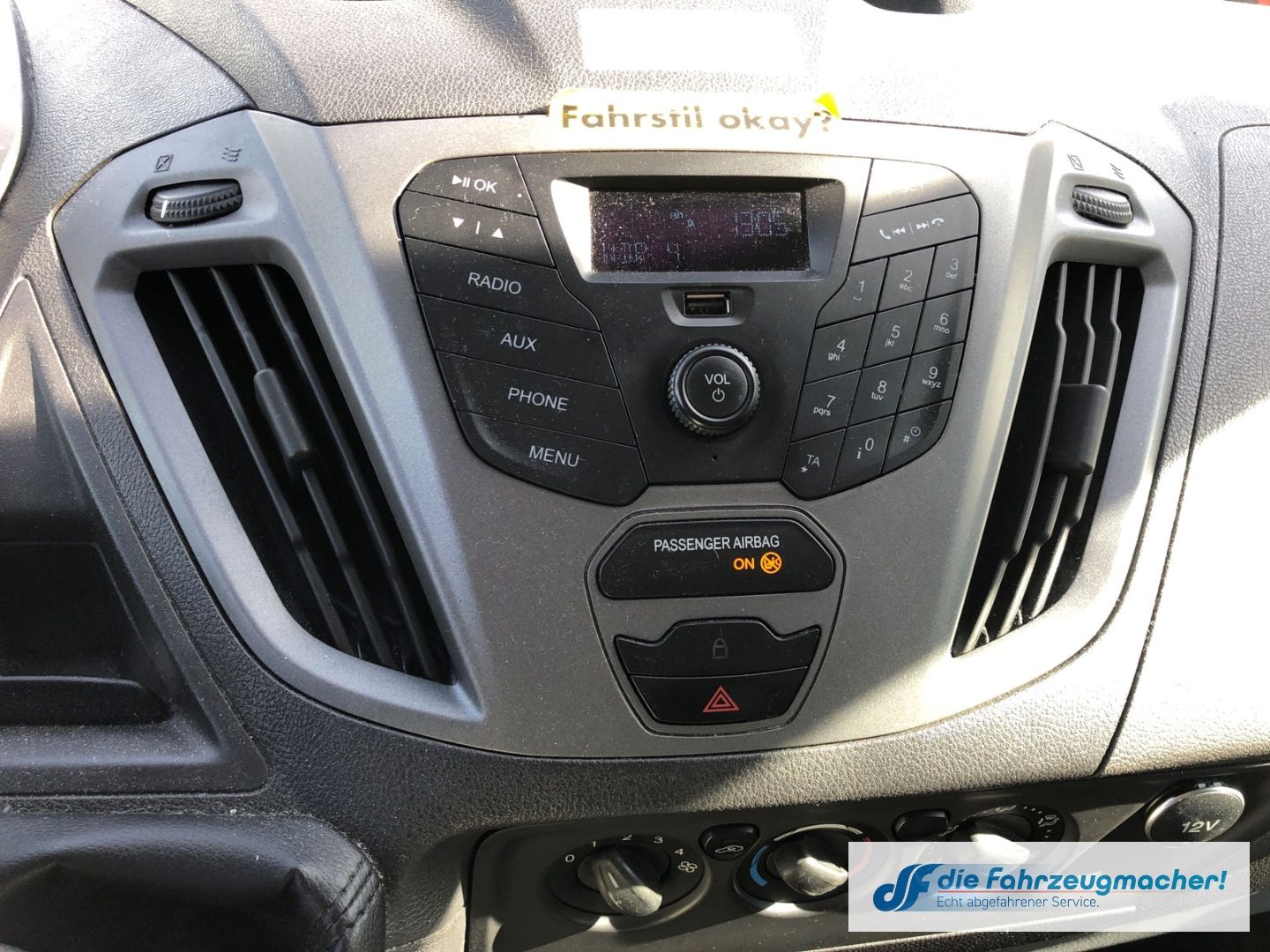 Fahrzeugabbildung Ford Transit Custom Kombi 300 L1 2.2 TDCi *1851