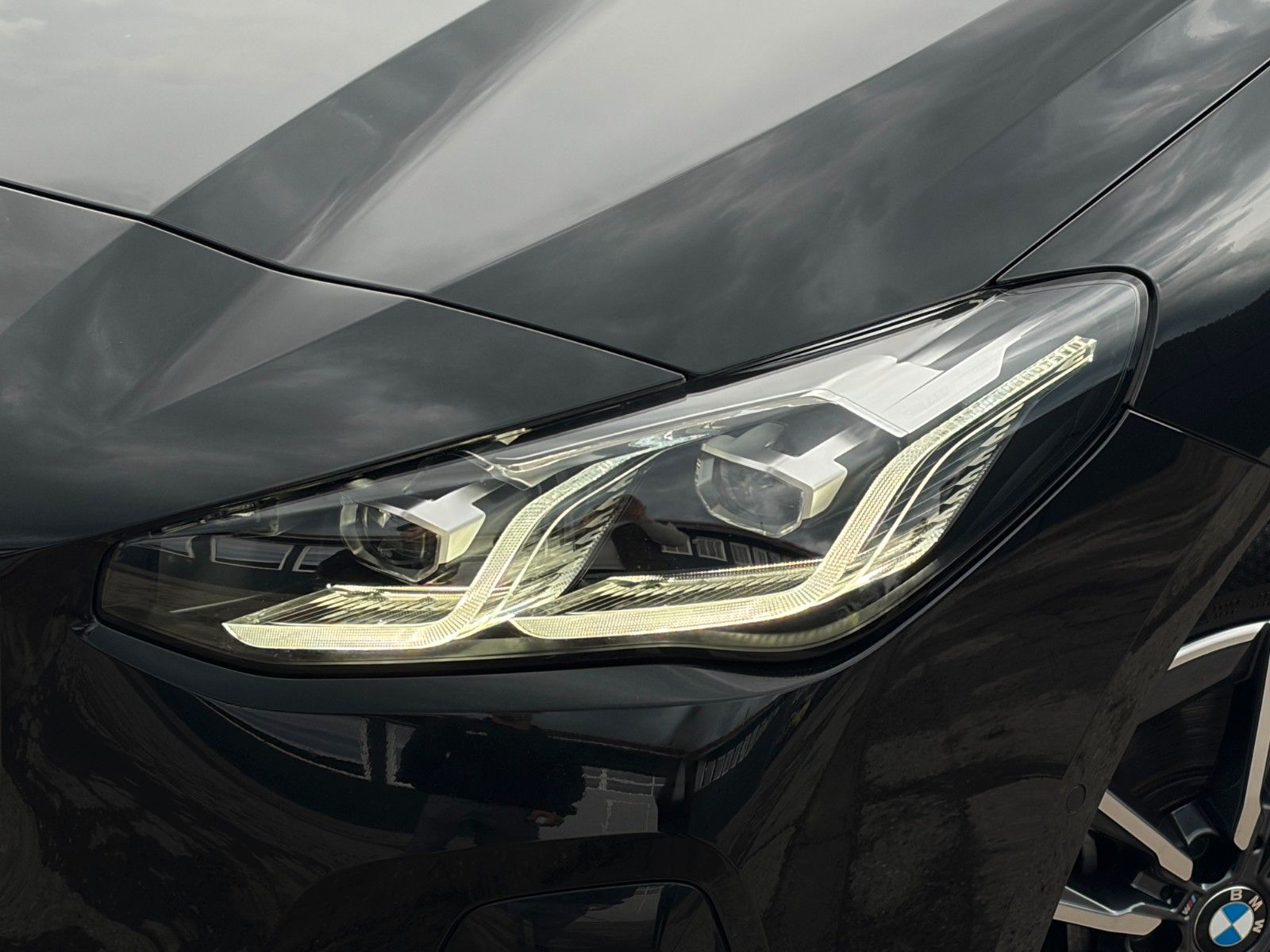 Fahrzeugabbildung BMW 218i Active Tourer M Sport Alcan. Massage CAM