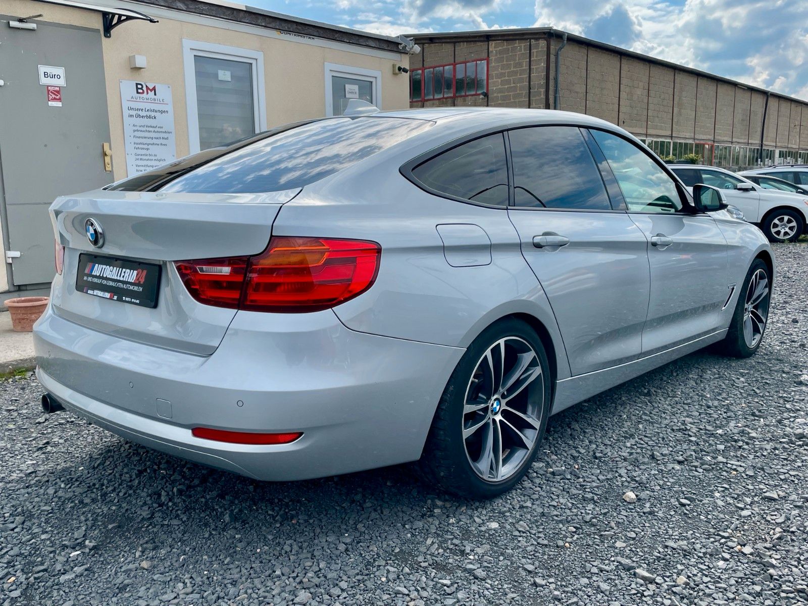 Fahrzeugabbildung BMW 320i Gran Turismo Aut. Navi Xenon 19"M LMR SPORT