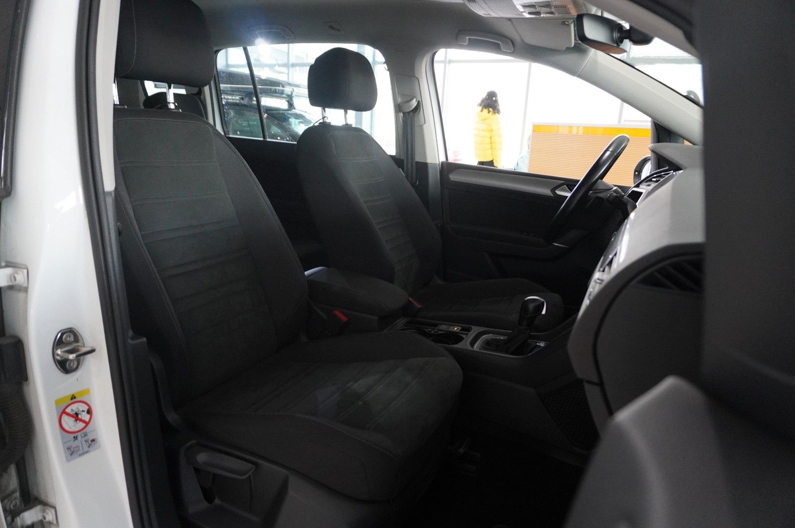 Fahrzeugabbildung Volkswagen Touran 2.0 TDI COMFORTLINE DSG NAVI/SH/ACC/DAB+