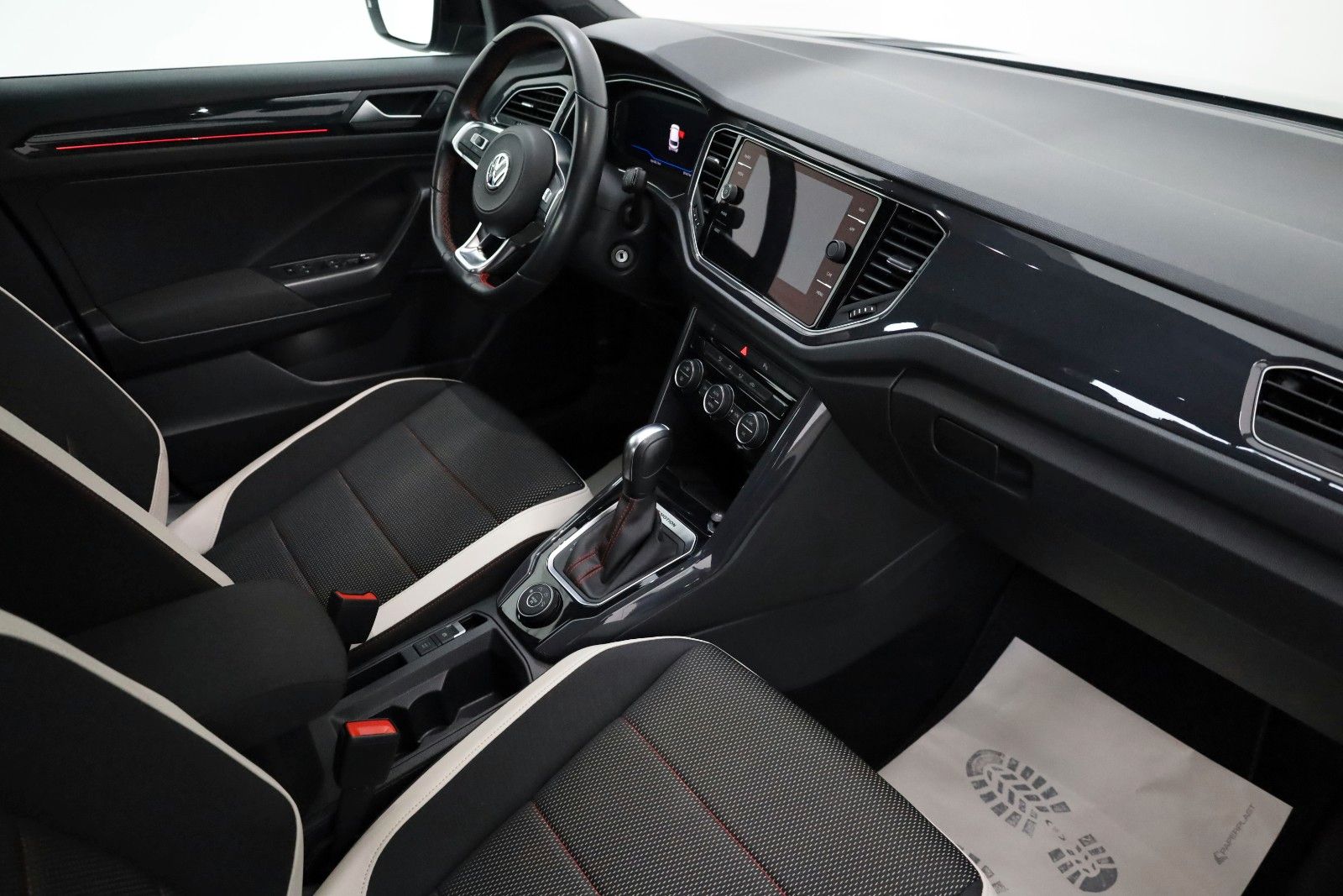 Fahrzeugabbildung Volkswagen T-Roc Sport 4M Navi,ACC,Kamera,Carplay,AHK,SR+WR