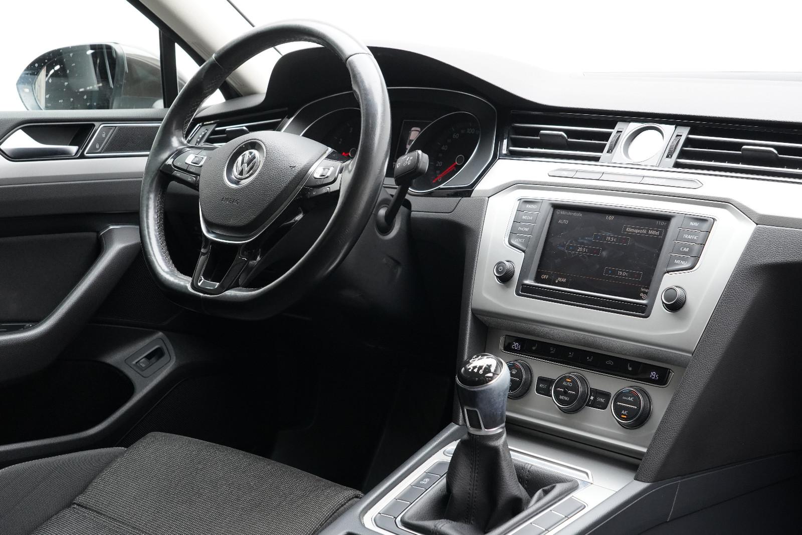 Volkswagen Passat Lim. 1.4 SHZ NAVI GJR Keyless PDC