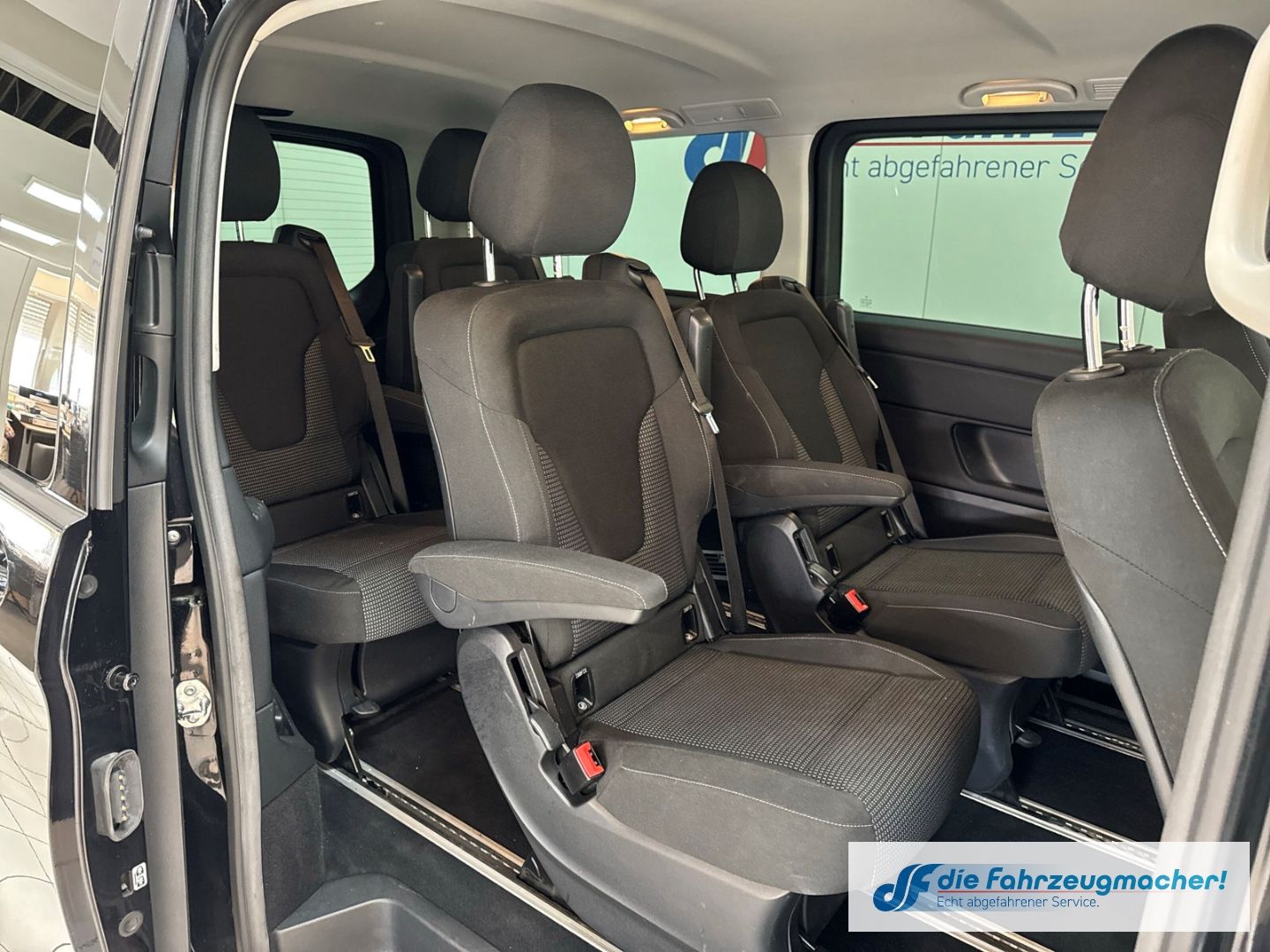 Fahrzeugabbildung Mercedes-Benz V 300 -Klasse  EDITION 2020 4MATIC lang AMG AHK-