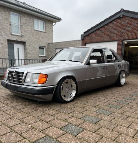 Mercedes-Benz Mercedes W124 300E Oldtimer 6-Zylinder Top...