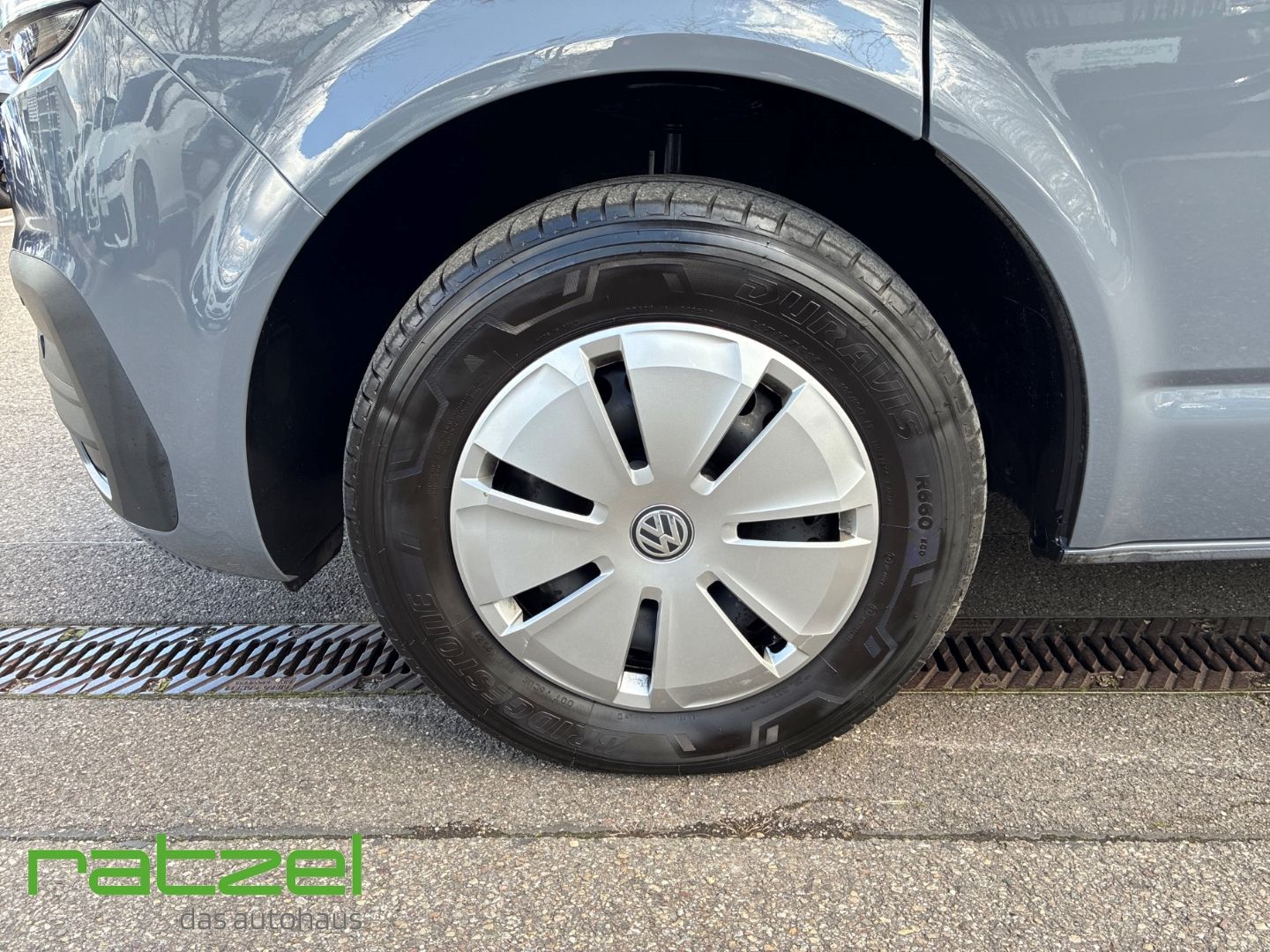 Fahrzeugabbildung Volkswagen T6.1 Multivan Family Trendline 4 Sitze AHK Navi