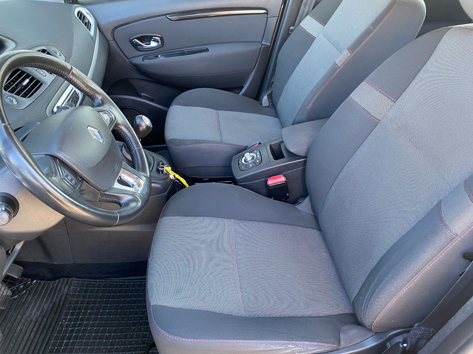 Fahrzeugabbildung Renault Scenic III Grand Paris