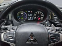 MITSUBISHI Outlander PHEV Spirit 4WD Scheckheft Mitsubishi