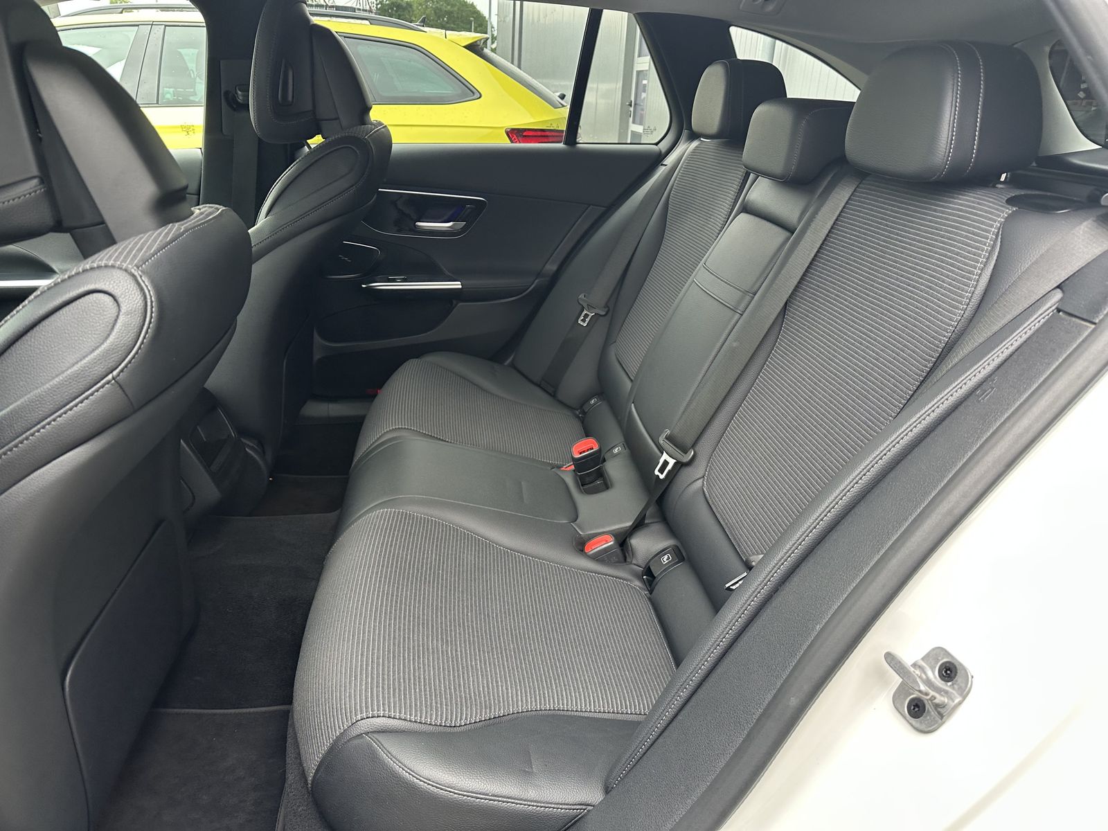 Fahrzeugabbildung Mercedes-Benz C 200d T Avantgarde NAV+LED+ACC+DISTRONIC+VCOCK