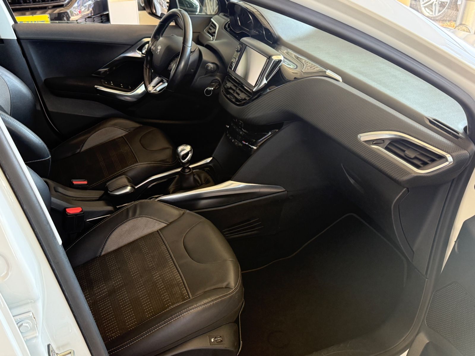 Fahrzeugabbildung Peugeot 2008 Allure