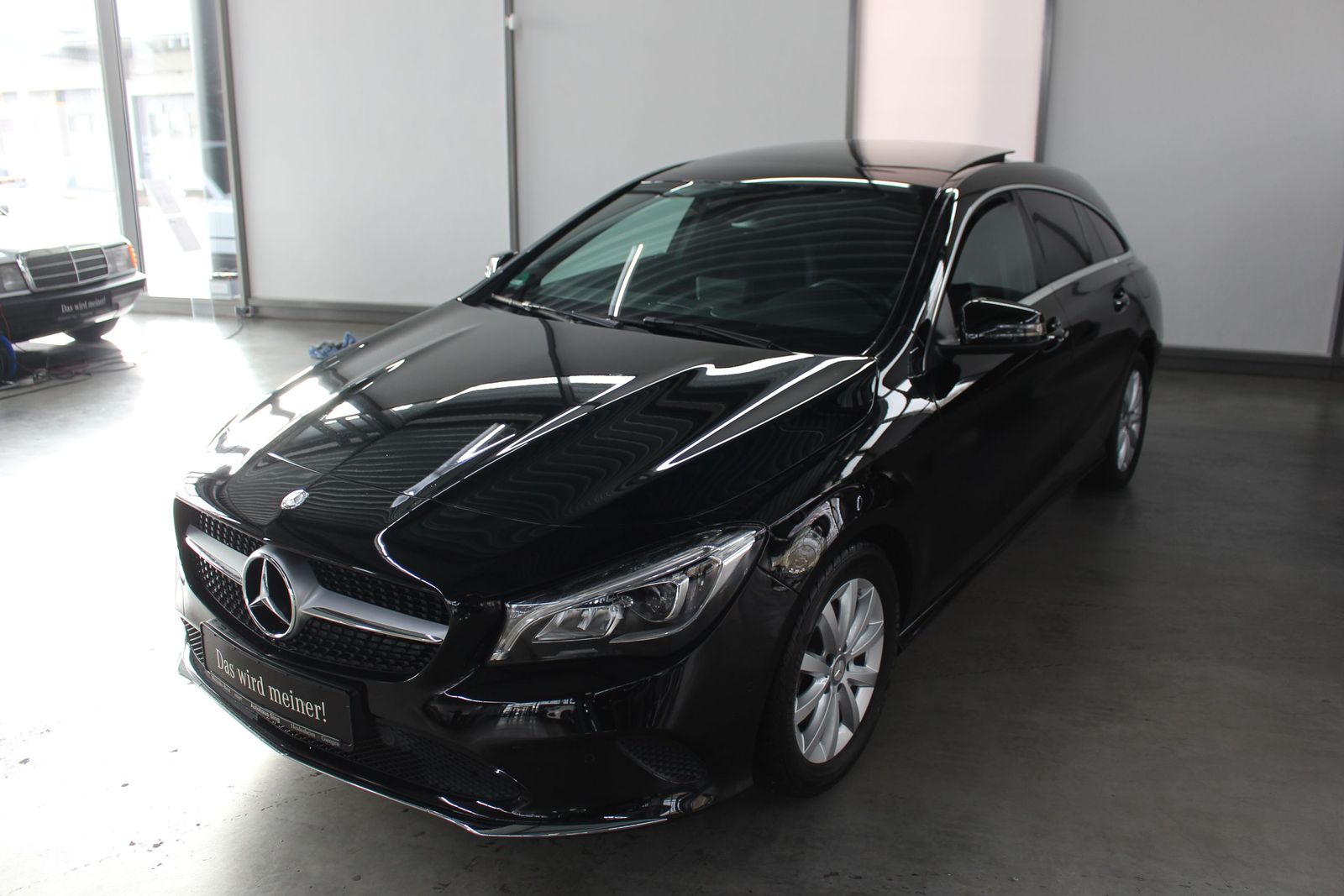 MERCEDES-BENZ CLA 200 SB Urban LED Panorama Navi Kamera SHZ