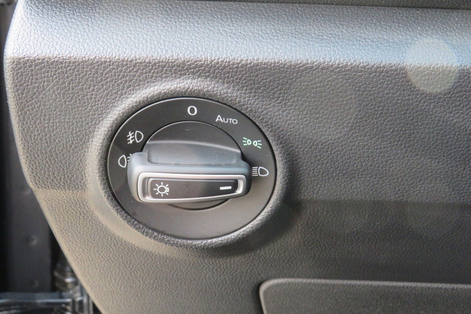 Fahrzeugabbildung Volkswagen T-Roc SPORT/R-LINE ACC KAMERA SITZH. 18`NAVI 1H