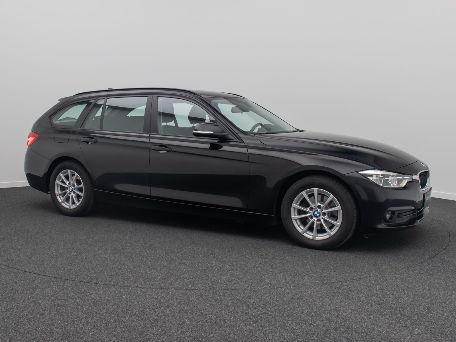 Fahrzeugabbildung BMW 318d NaviPro WLANLordos PDC LED Komfort Alarm