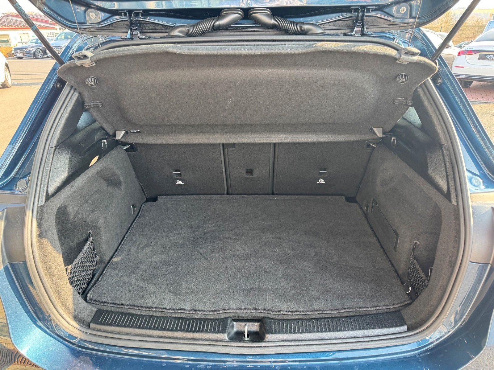 Fahrzeugabbildung Mercedes-Benz B 200 d Edition AMG Night+AHK+Burm+Ambiente