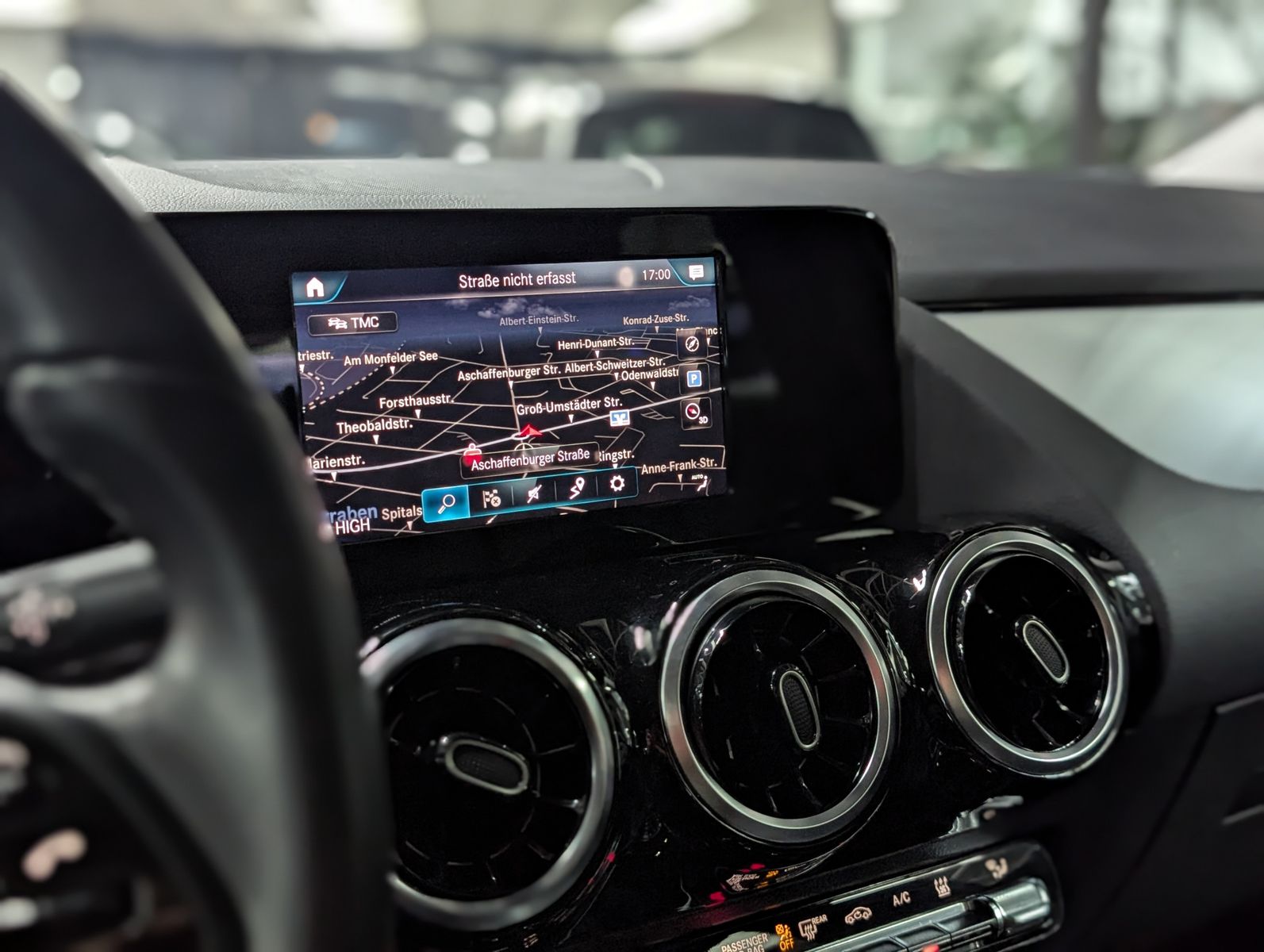 Fahrzeugabbildung Mercedes-Benz GLA 220 d STYLE MBUX TEMP StHz LEDER SHZ KEYLESS