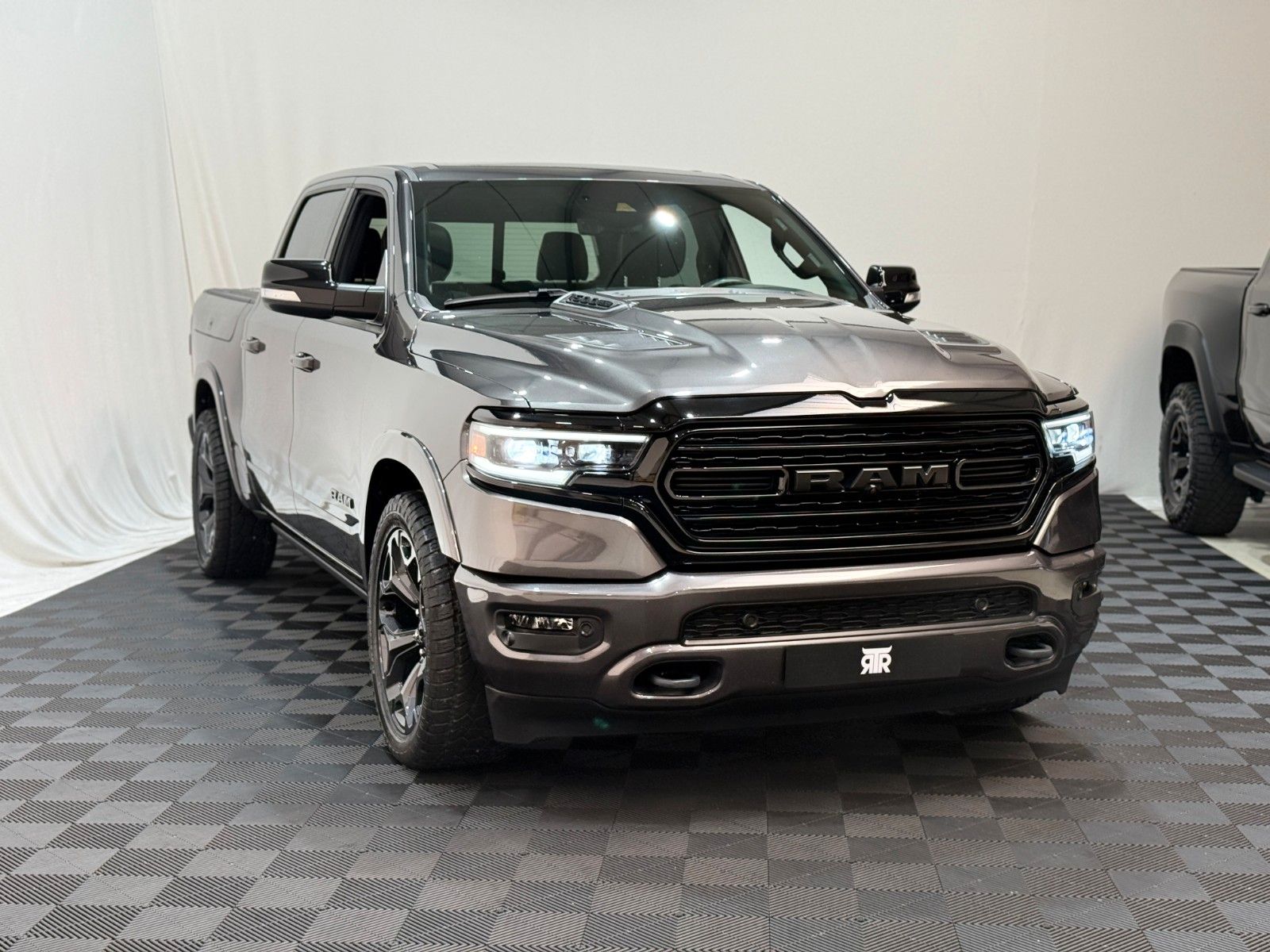 Fahrzeugabbildung Dodge RAM 1500 LIMITED NIGHT CREW CAB 4x4 RAMBOX