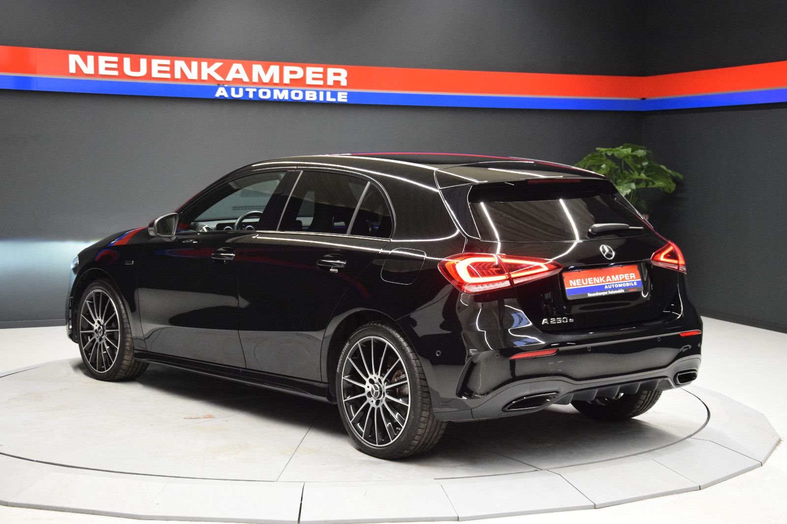 Fahrzeugabbildung Mercedes-Benz A 250 e Edition 2020 AMG Kamera LED MBUX Night